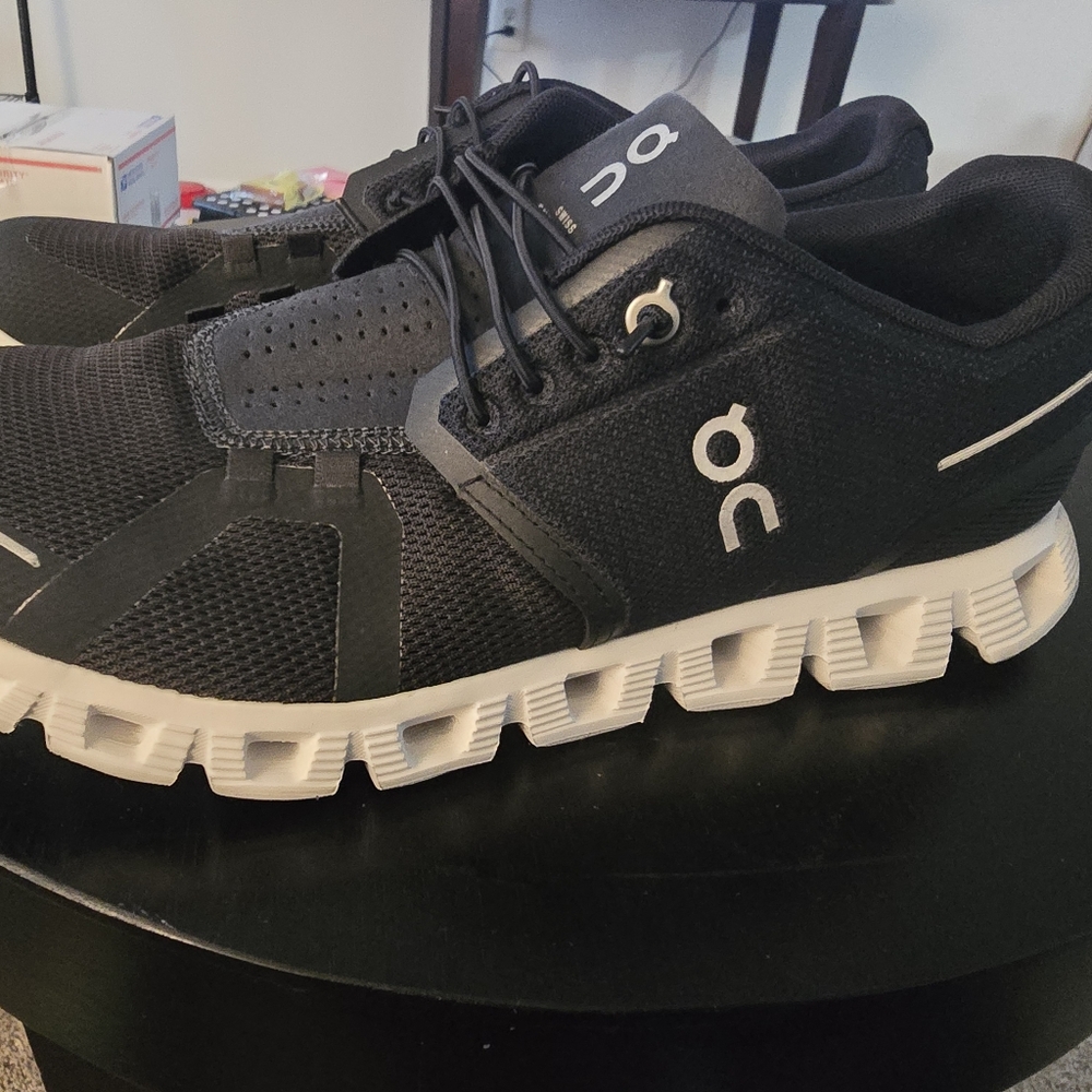 On CLOUD Running Black and White Sneakers Like New